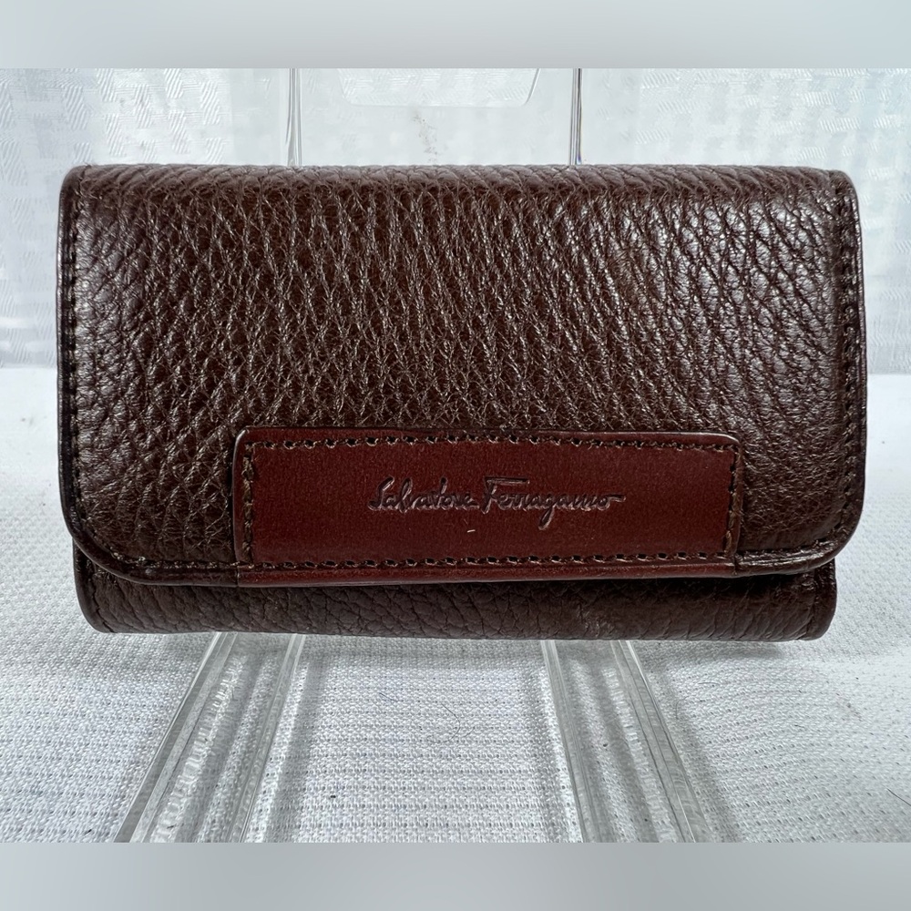 1095: Salvatore Ferragamo Brown Pebbled Leather 6-Key Holder Italy